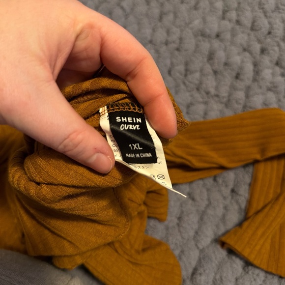 SHEIN Ribbed Amber Long Sleeve Crop Top - Picture 2 of 2